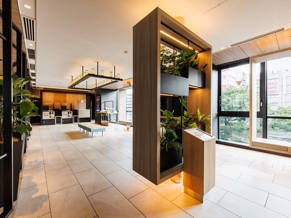 【施設】ロビー・Spuareをモチーフにした、心地よい空間となっております。