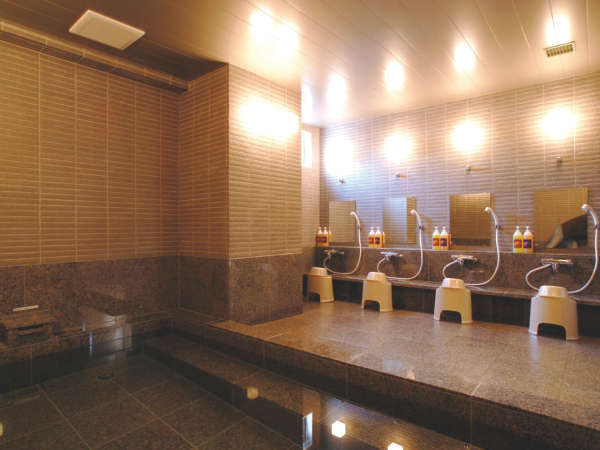 [男女別大浴場]　ご利用時間　16:00～24:00、6:30～9：00　写真は男湯になります。