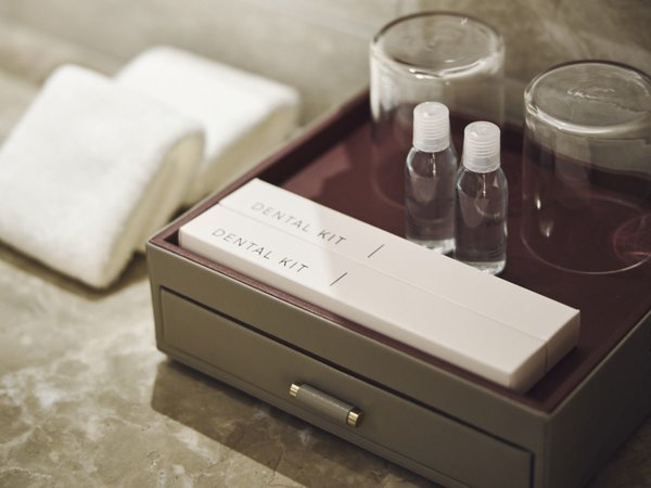 �o�X���[��  �A���j�e�B