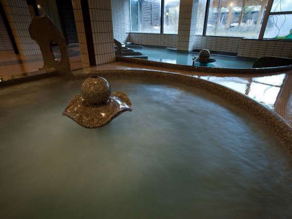 ◆旅の疲れを癒す温泉／温泉は肌がしっとりすると評判で「美人の湯」と呼ばれています。