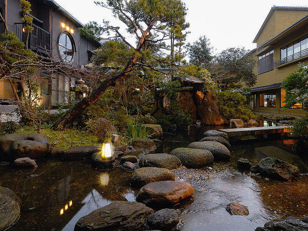 四季折々の風景をお楽しみ頂ける日本庭園
