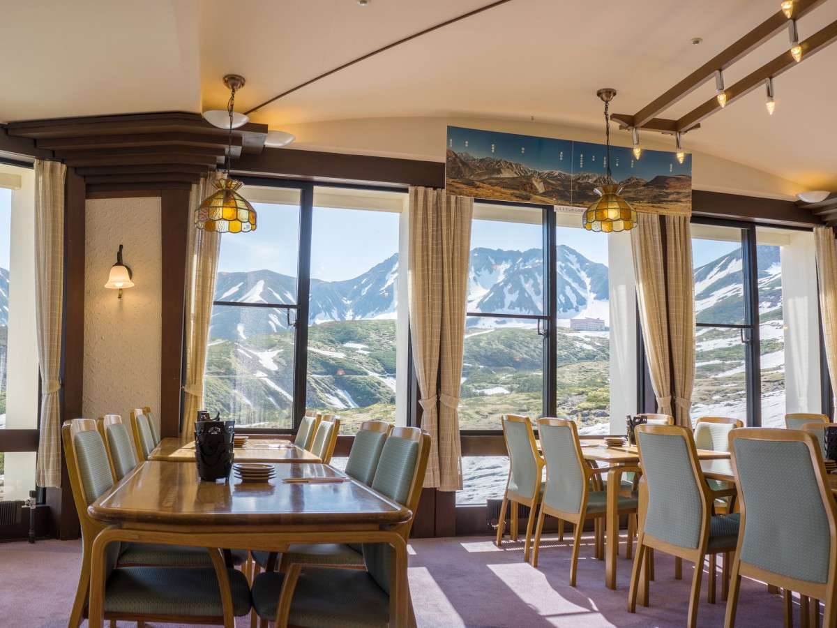 【館内一例】立山連峰が眺められるパノラマレストラン