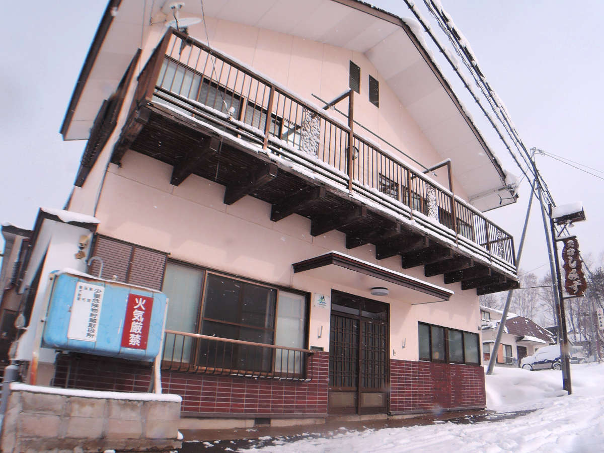 ◆外観（冬）／会津高原たかつえスキー場に程近いアットホームな民宿です。