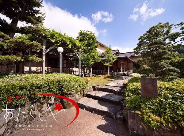 金沢の温泉、湯涌温泉街で創業250年の老舗旅館「あたらしや(新屋)」1日8組限定の静かな宿です