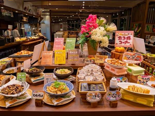 沖縄の食材をメインに50種類以上のバイキング