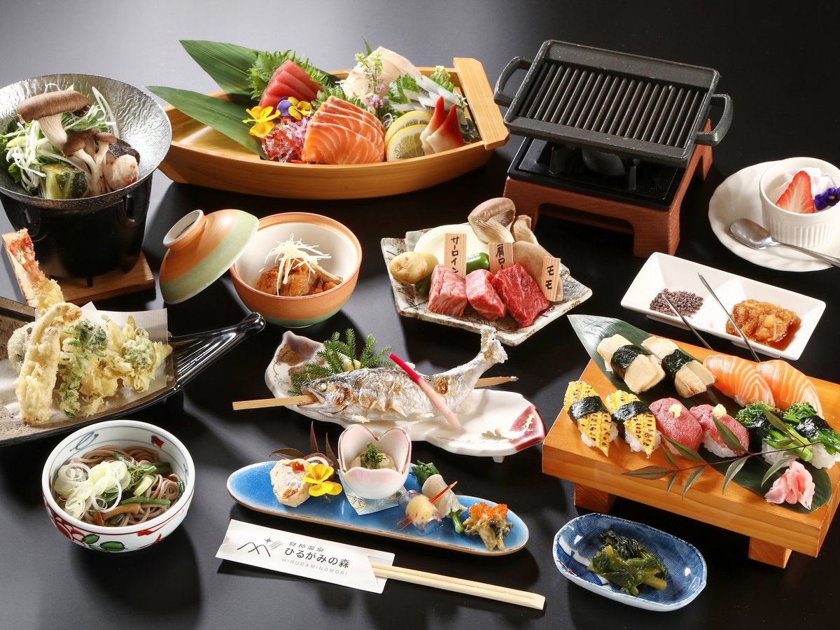 旬の食材を使用した会席膳(夕食一例:握り・刺し身は2人前です)
