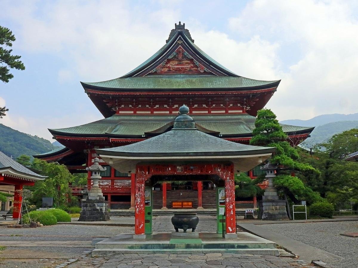 甲斐善光寺には多くの文化財があり、歴史が感じられます。