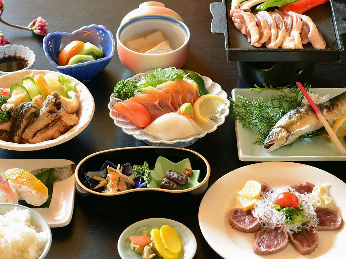 【ご夕食例】地元・高知の食材を中心に、味付けにも拘った郷土料理をお召上がり下さい♪