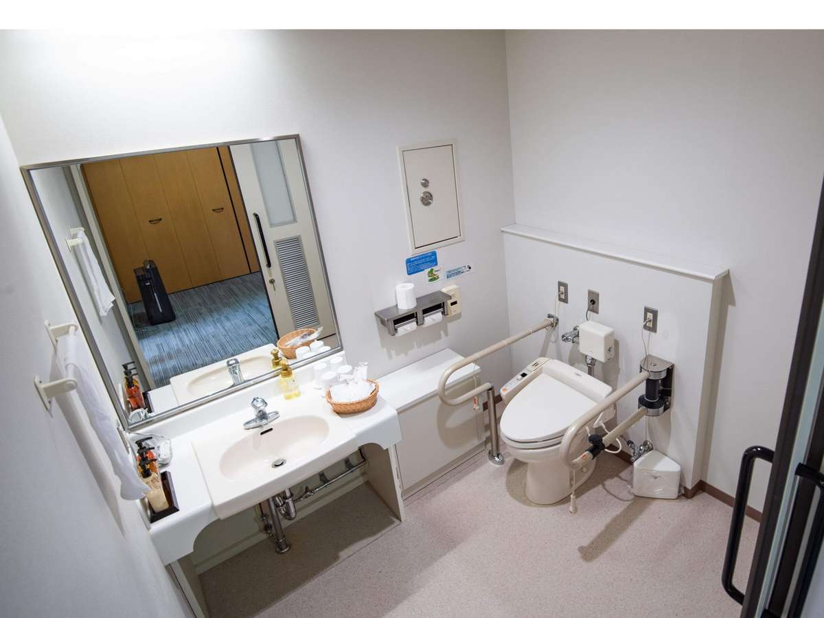 士幌町【しほろ温泉 プラザ緑風】バリアフリールームのトイレ