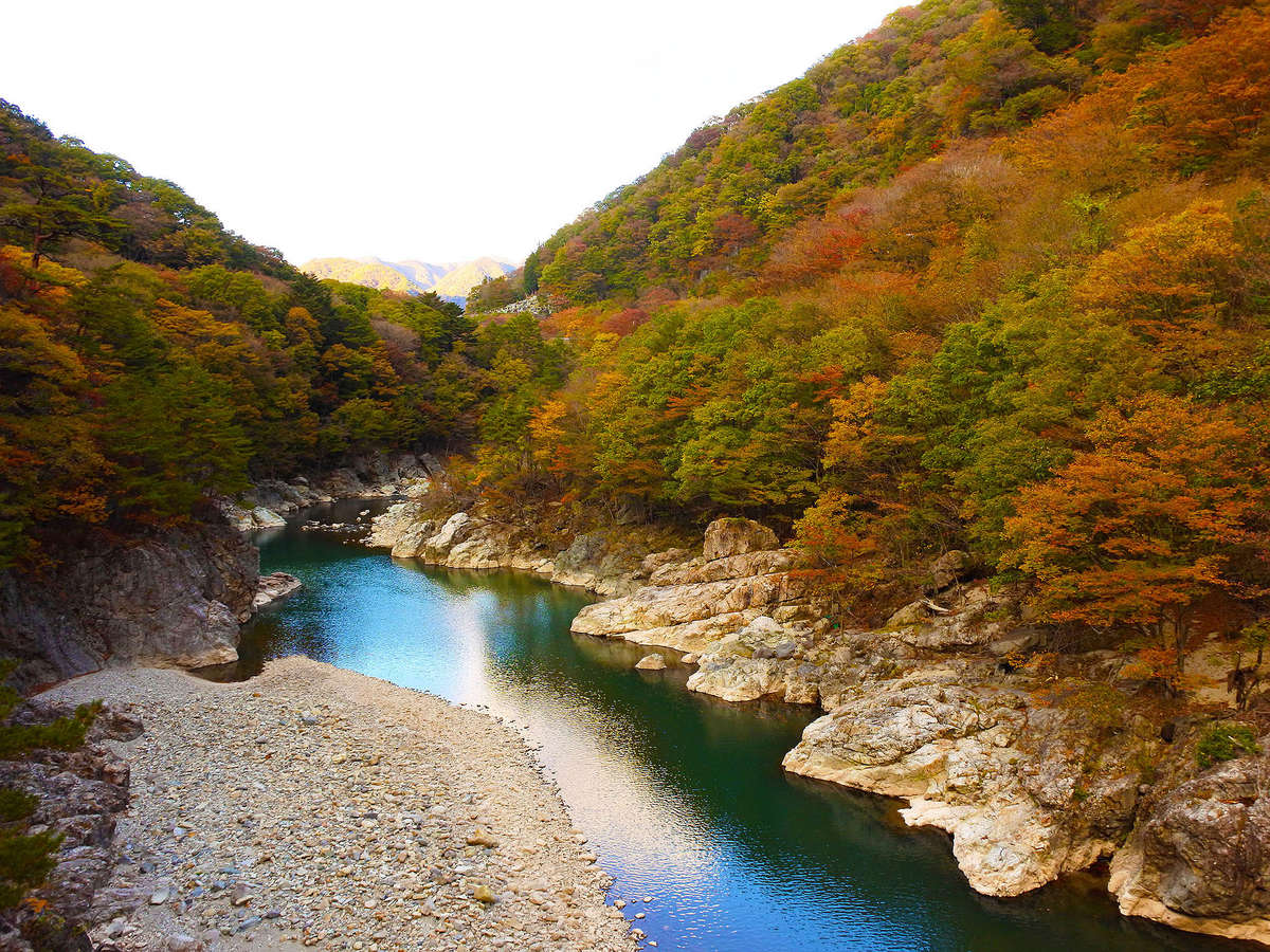 秋：鬼怒川渓谷と美しい紅葉を楽しめる龍王峡
