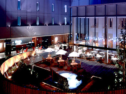 「ホテルモリノ新百合丘」は、開放感あふれる【くつろぎの中庭 】が中心のホテルです。