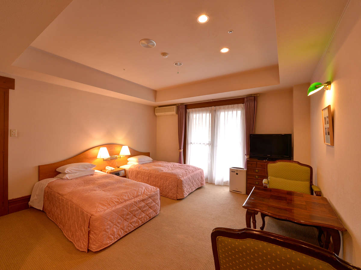*スタンダードツイン（客室一例）/当ホテルを代表する標準タイプの客室です。