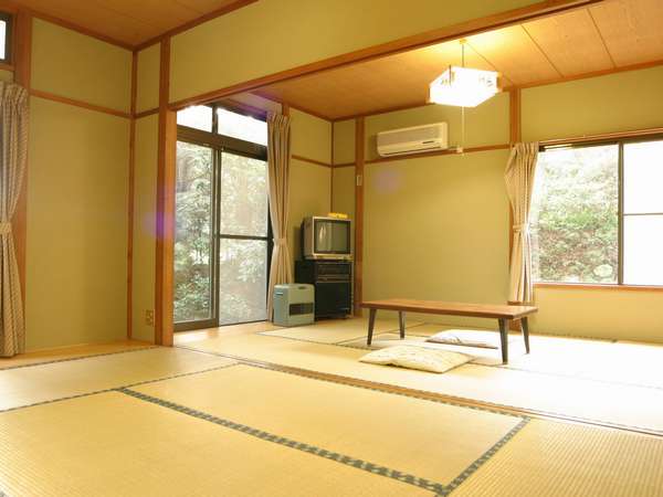 12畳2室、6畳2室の全4室です。浴衣も用意しております。