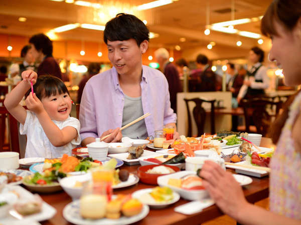 笑顔いっぱい!サンバレーバイキングでお好きなものを召し上がれ♪