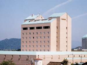 ホテルニューオウミは、JR近江八幡駅より徒歩1分！！（京都駅より琵琶湖線で32分）