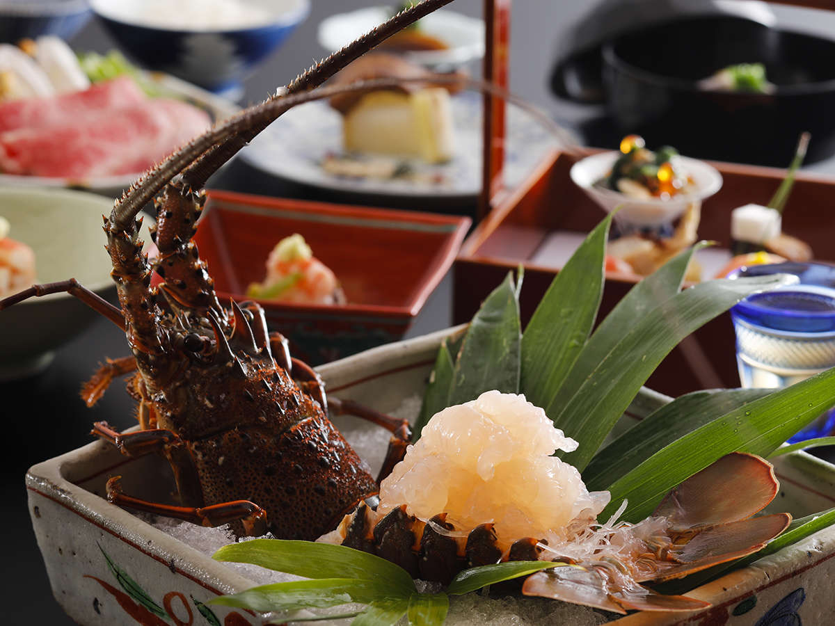 伊勢えびをはじめ、美味しい海の幸もご用意。海のない奈良だからこそ、“肴の鮮度”にこだわりを。