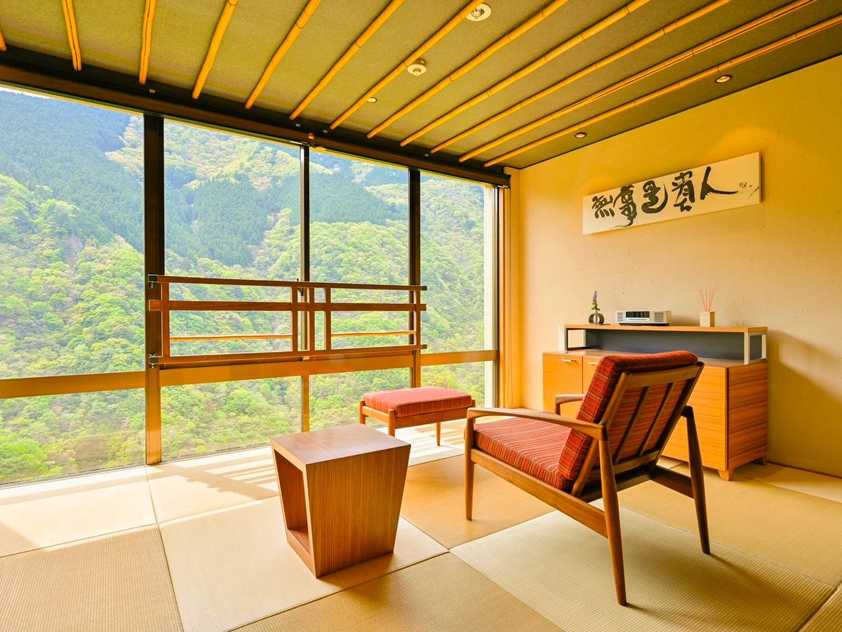 ■露天風呂付客室-相生■窓から祖谷渓谷を一望できる眺めのいい部屋です