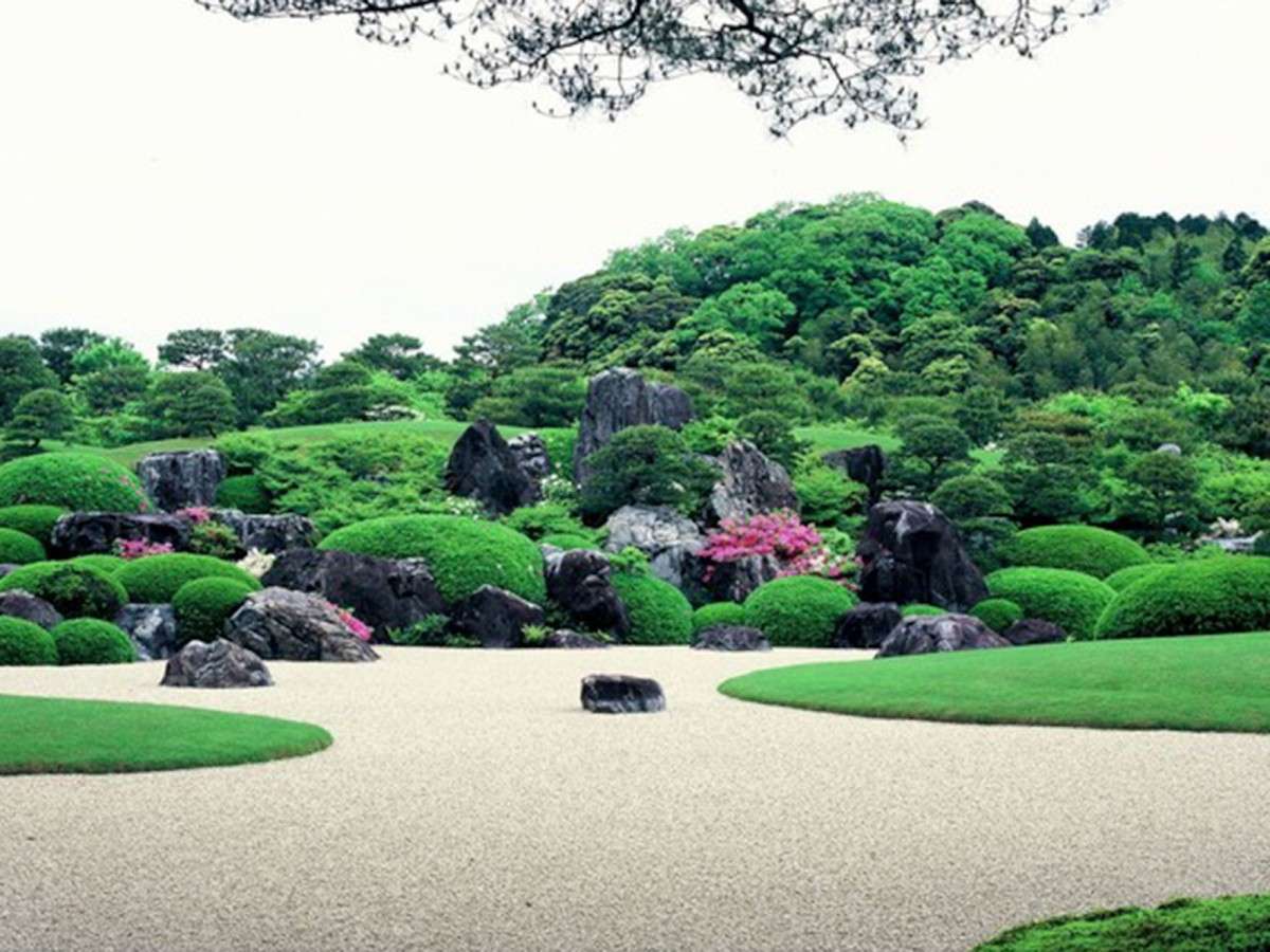 【足立美術館】当館より徒歩約10分！四季折々・世界一の日本庭園をご堪能下さい。