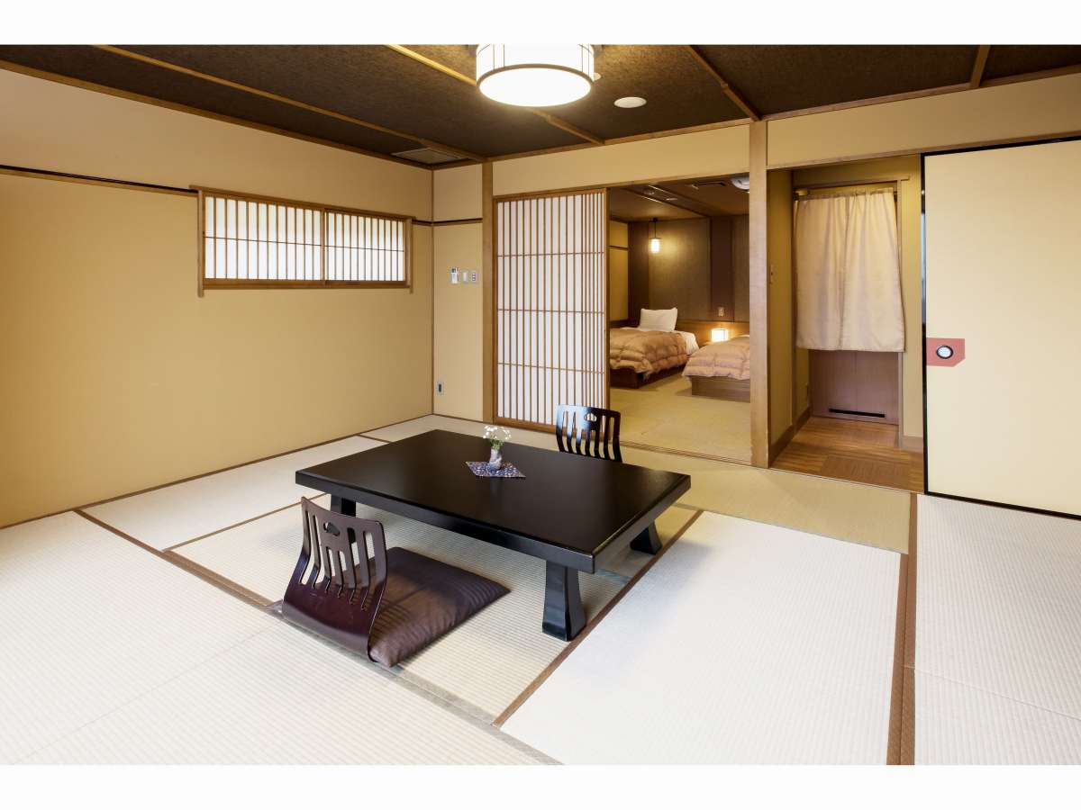 落ち着きのある１６畳和洋室。ベッドなので、ご高齢のお客様にも人気のあるお部屋です。