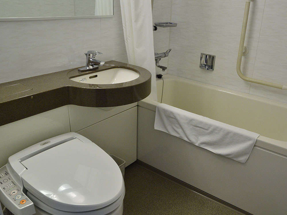 【風呂】バスルーム■シングルルーム・ダブルルーム・ツインルームはユニットバスをご用意しております。