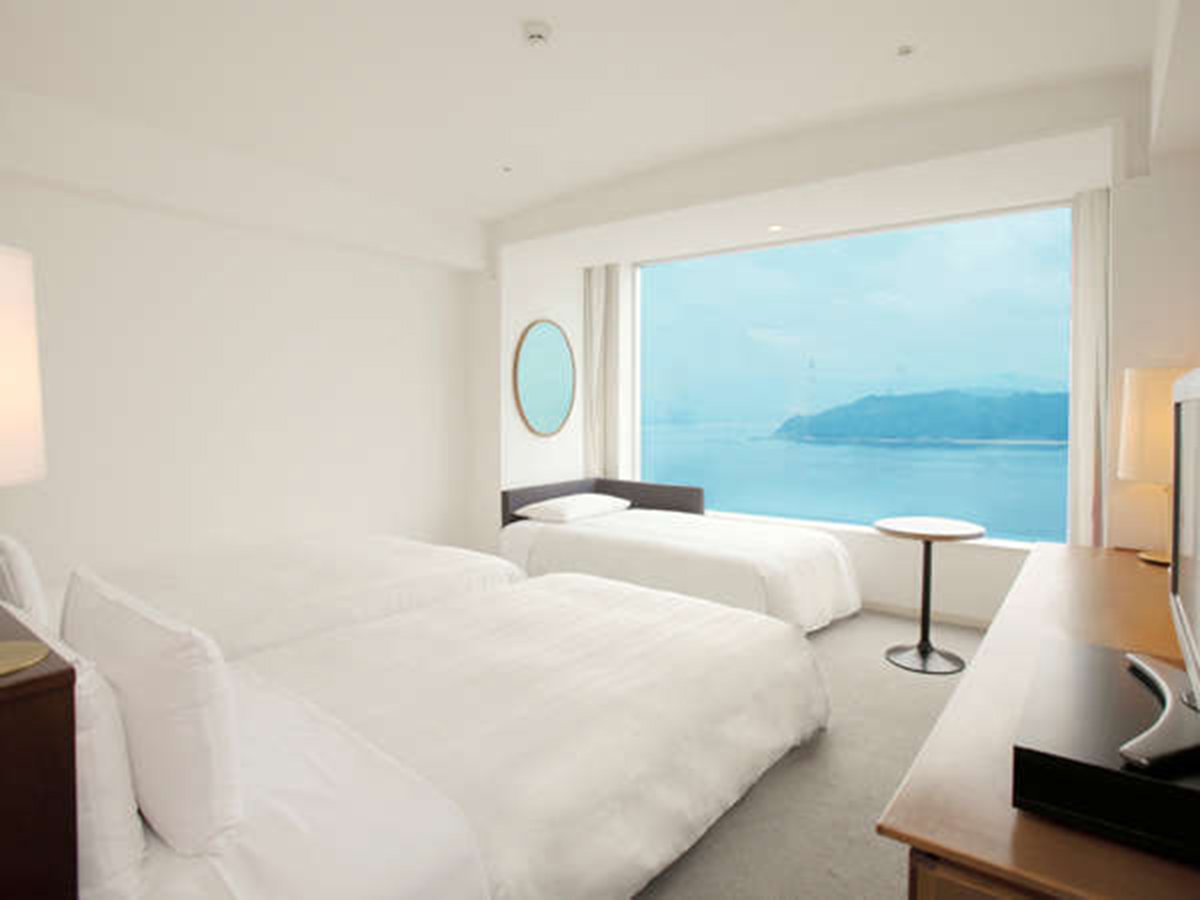 スタンダード：トリプル（26㎡）※ｲﾒｰｼﾞ　ﾍﾞｯﾄﾞに横たわったまま景色を楽しめる♪