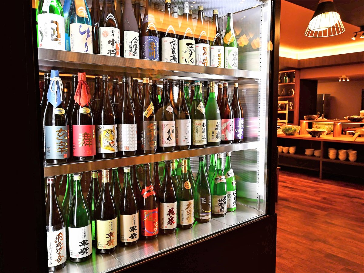 【ダイニング本丸】会津の地酒を30種類以上ご用意しています。