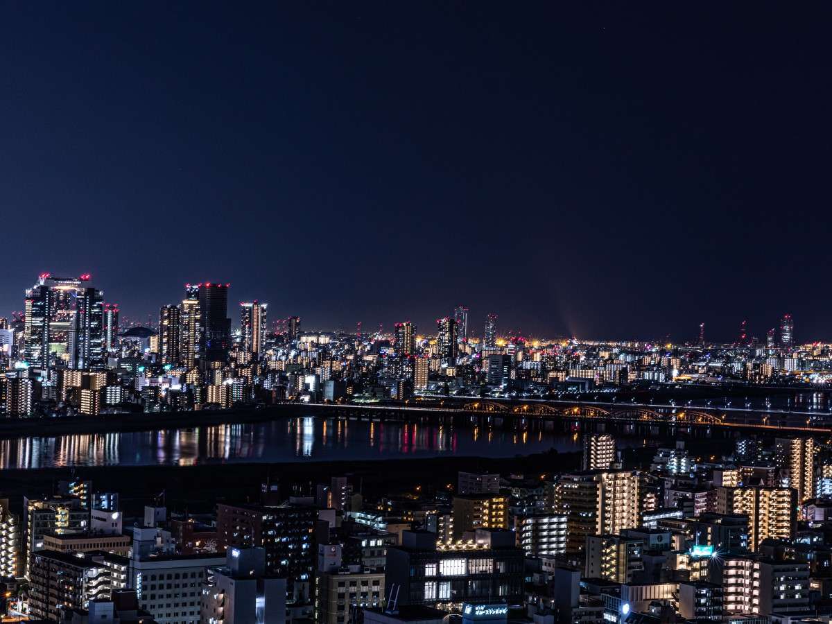 【高層階からの景色】大阪のうっとりしてしまうような美しい夜景です。