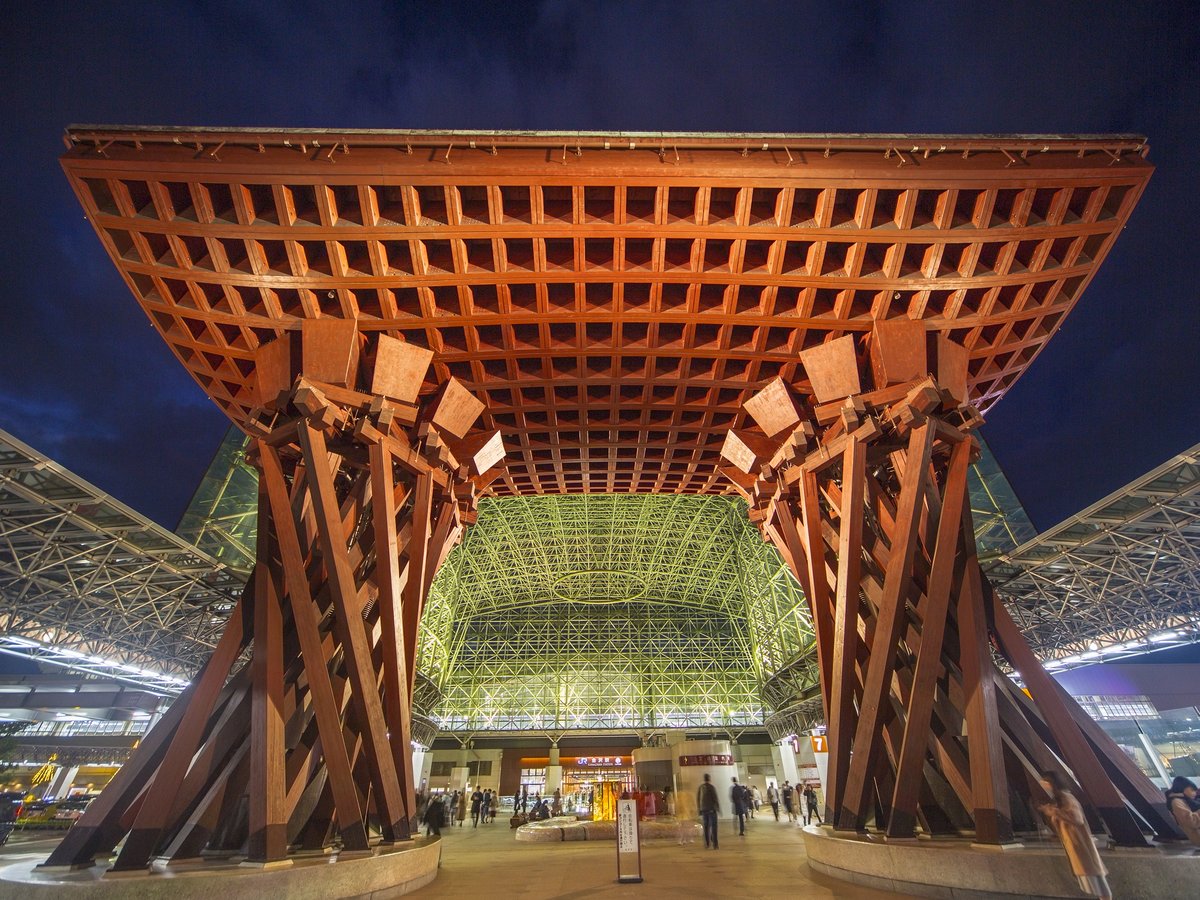 鼓門　ホテルよりバスで約15分