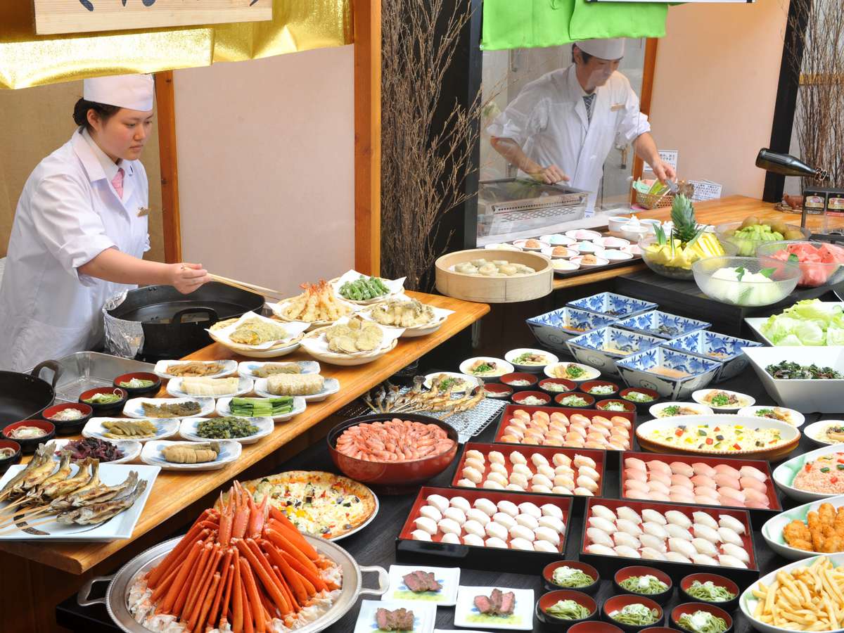 【夕食バイキング】天ぷら・肉料理はアツアツをお召し上がりください。