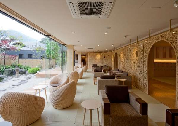 ラウンジ「お茶の間曙」