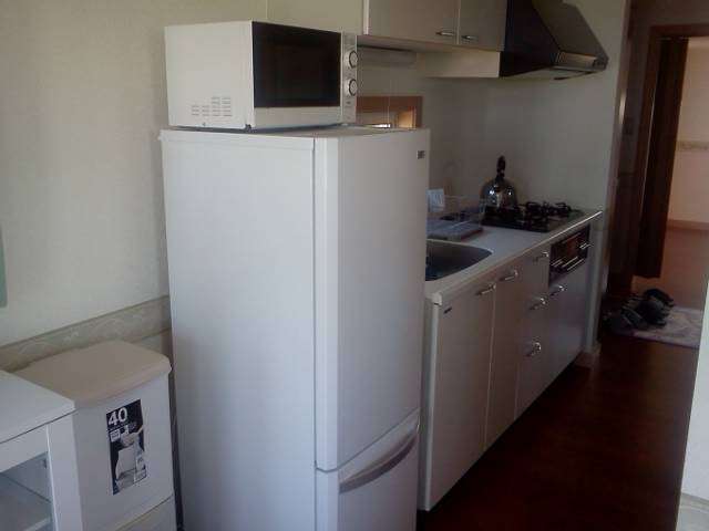 キッチン　冷蔵庫、電子レンジ、炊飯器など調理器具が充実完備