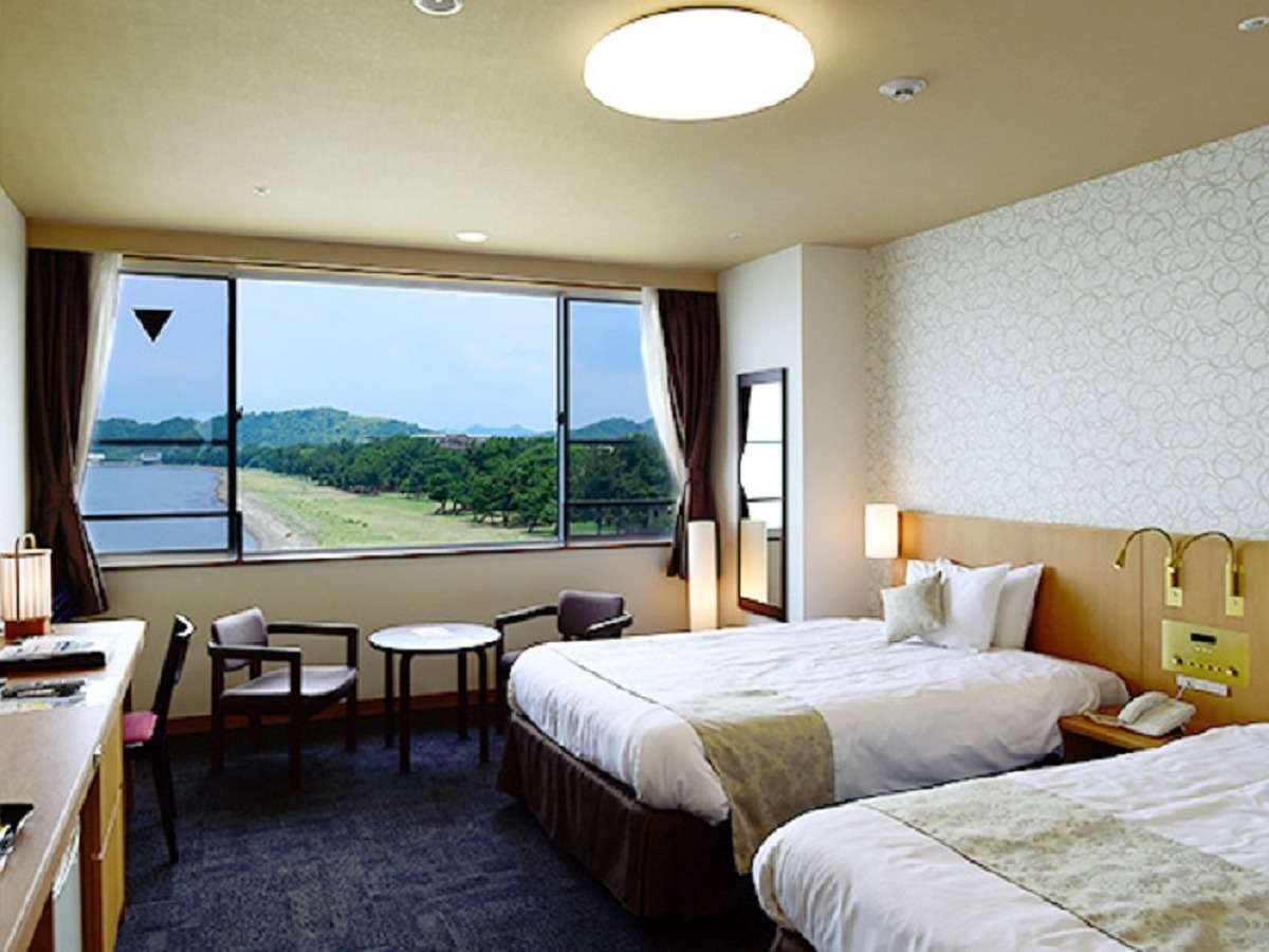 【洋室ツイン】全客室から琵琶湖がご覧いただけます