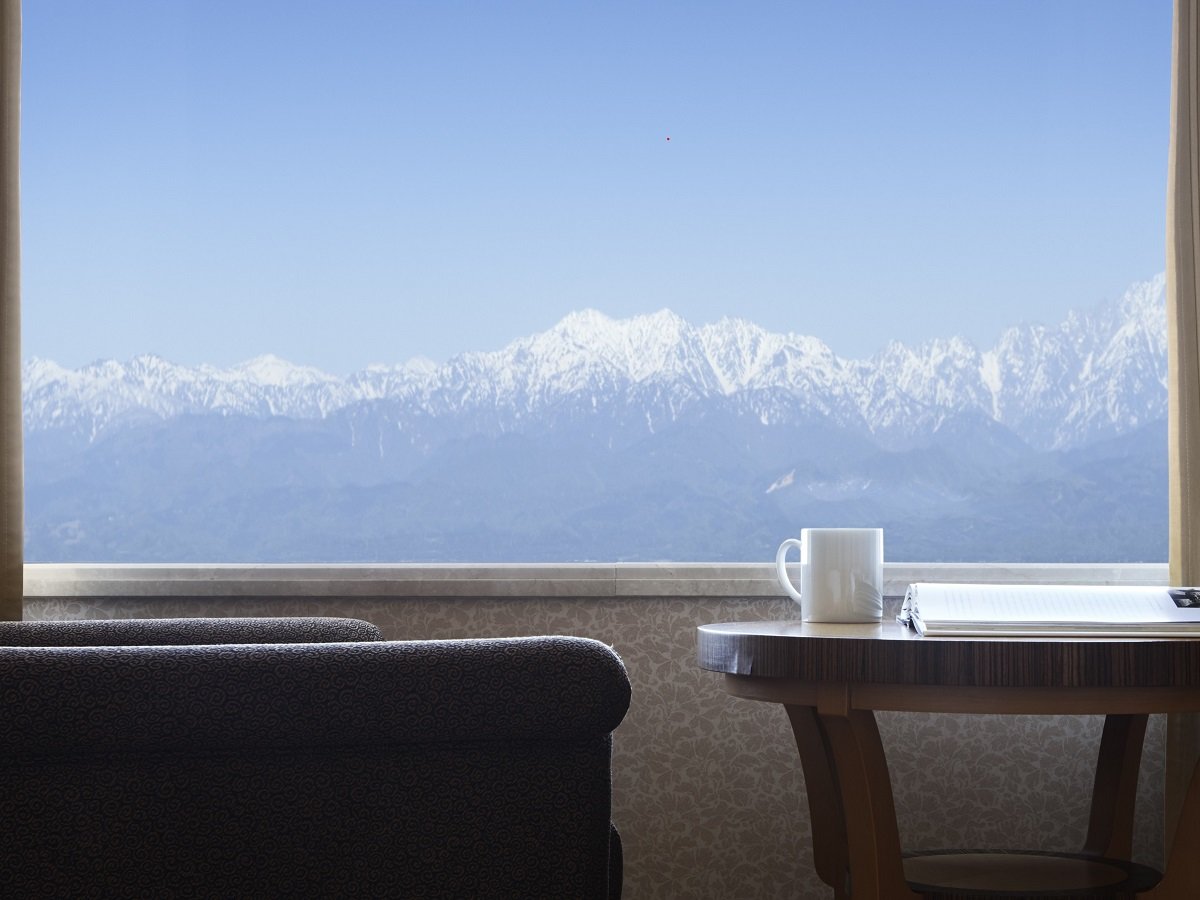 立山連峰側のお部屋から見える景色は、富山でしか体験できない思い出に。
