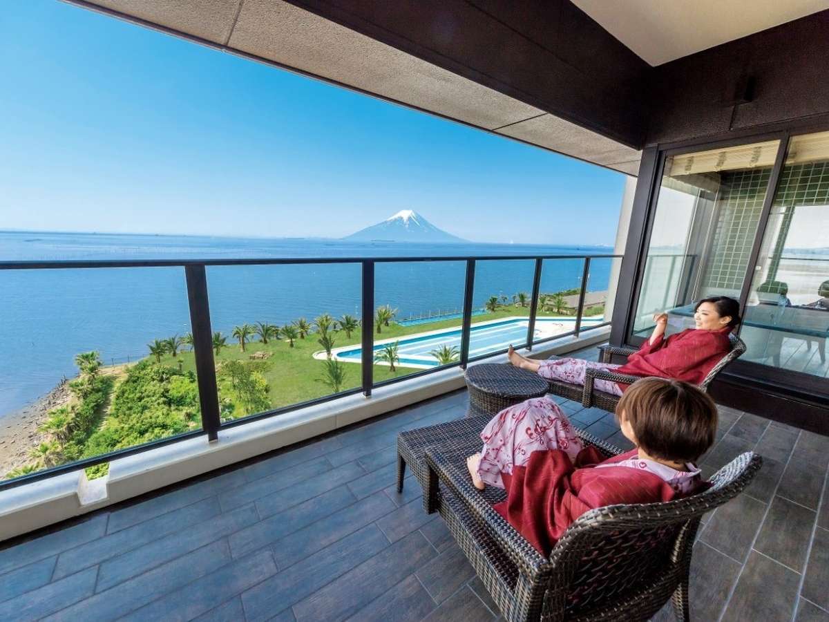 テラスからは富士山が見える全室オーシャンビュー