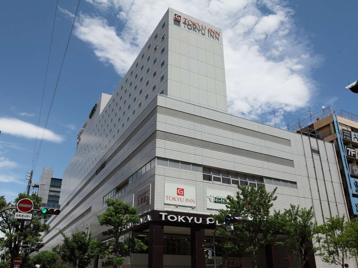 新大阪から電車で4分、大阪梅田から電車で11分、江坂駅前のホテルです。