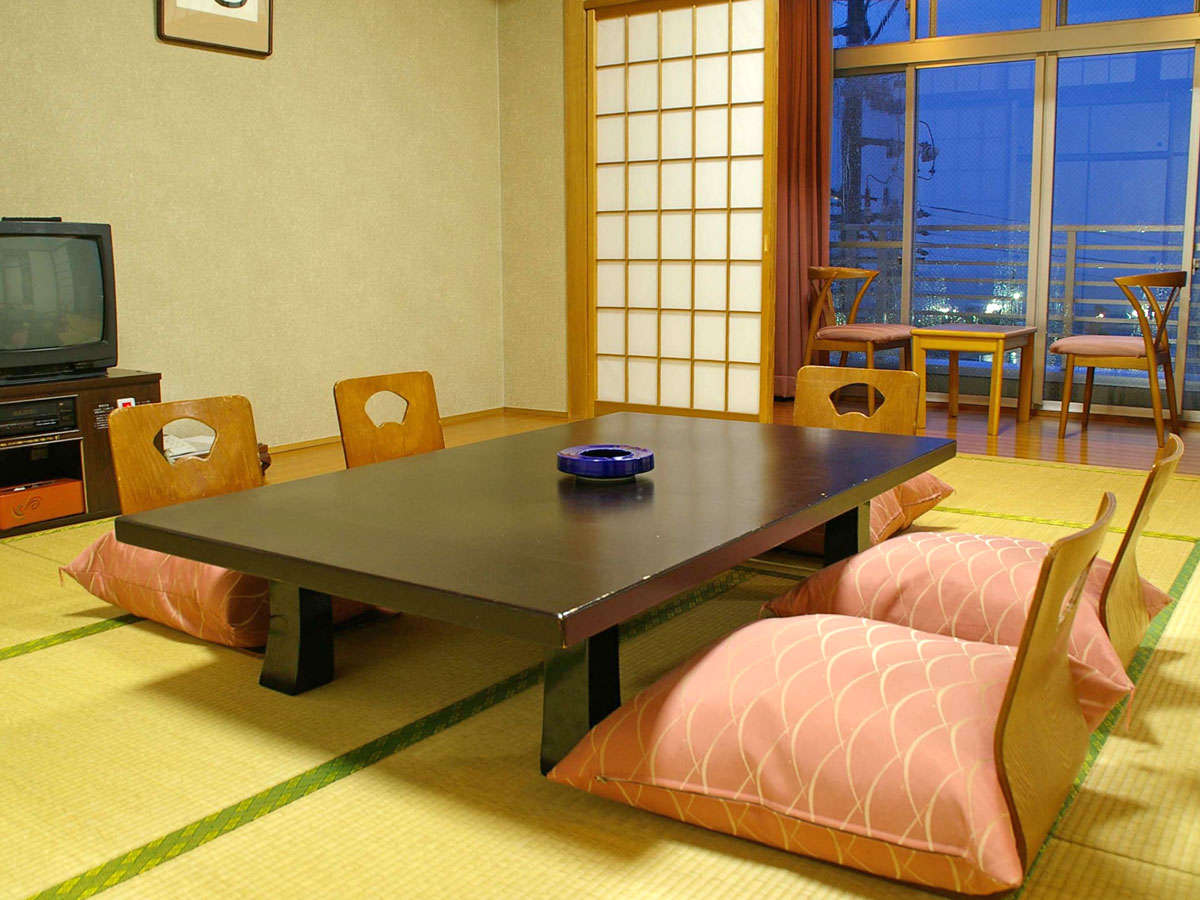 *【和室8畳 海を望むお部屋】吉良の海を一望。朝日も楽しめます。