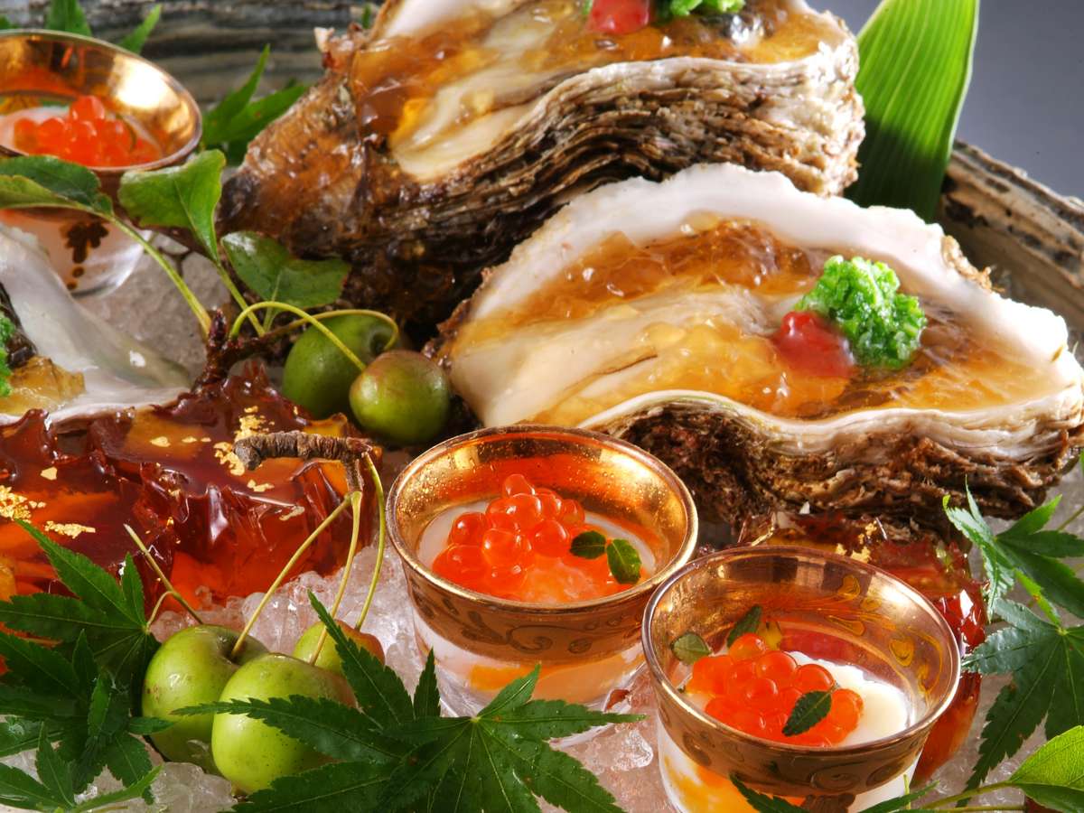 【岩牡蠣】初夏・最旬食材の丹後産の特大・岩牡蠣、濃厚でクリーミーな味わいをお楽しみ頂けます。