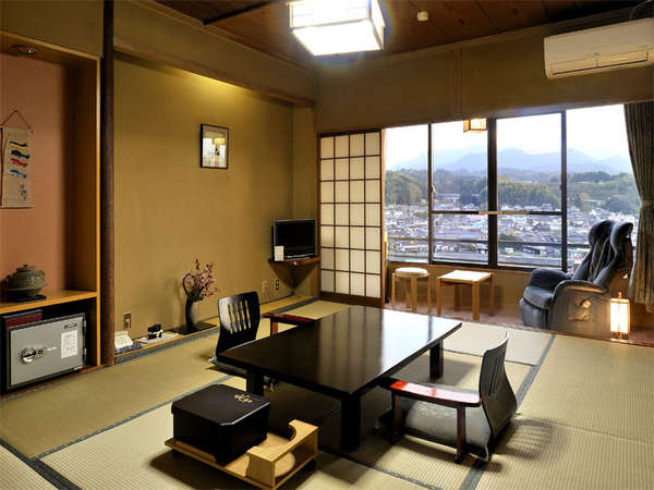 和室は全て川側に位置するので、窓からは三隈川一望の美しい景色が広がります。（一例）