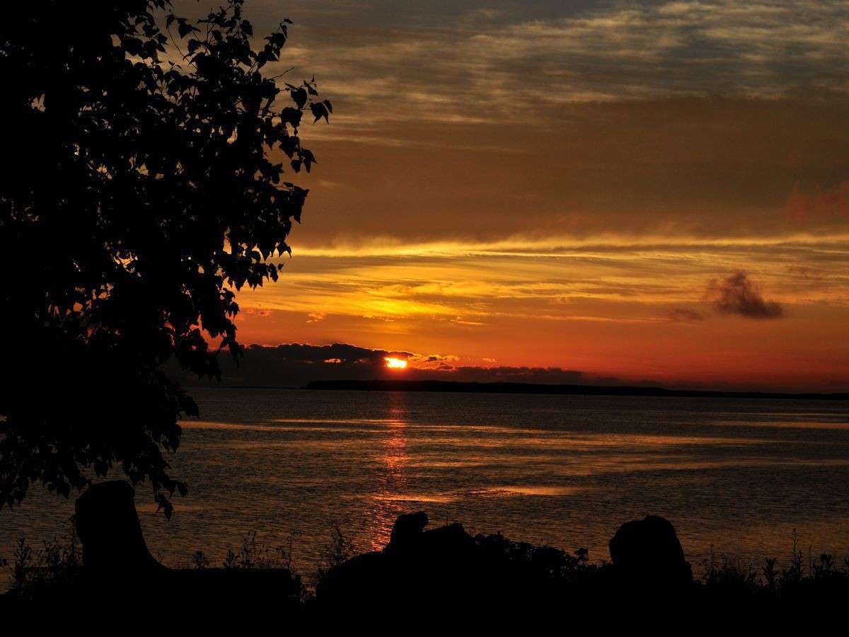 【サロマ湖の夕日（春～秋）】当館から眺める黄昏の風景はまさに絶景です！