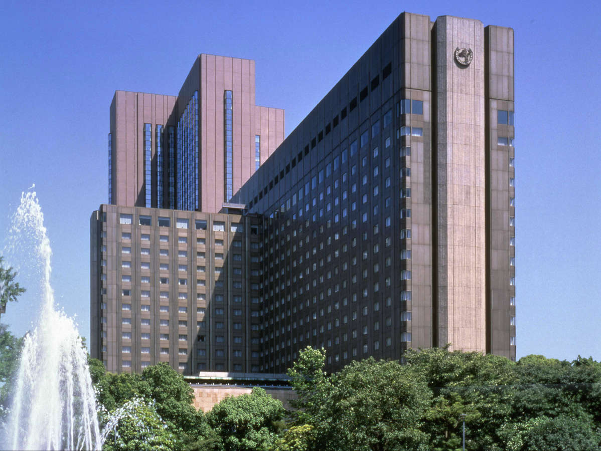 日比谷公園や皇居にもほど近い帝国ホテルは東京都心にありながら四季を感じられます。