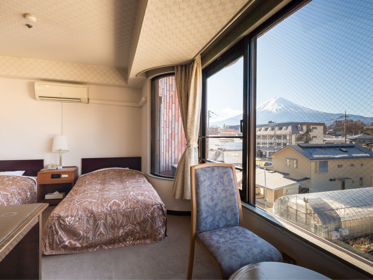 和洋室のお部屋は、富士山側か湖側どちらかの眺望になります。