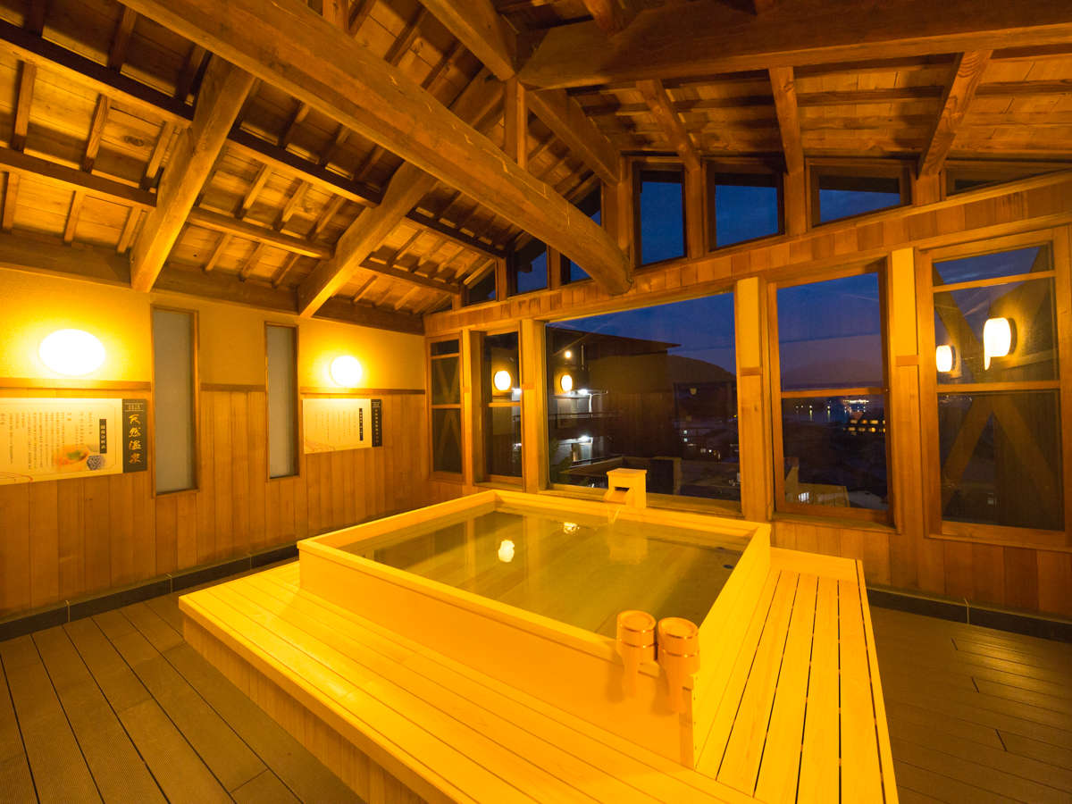 総檜の世界遺産厳島神社大鳥居を一望できる天然温泉展望風呂！