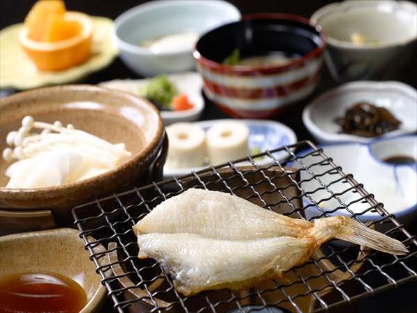地元の食材を中心とした内容で、お一人様ずつの和定食です