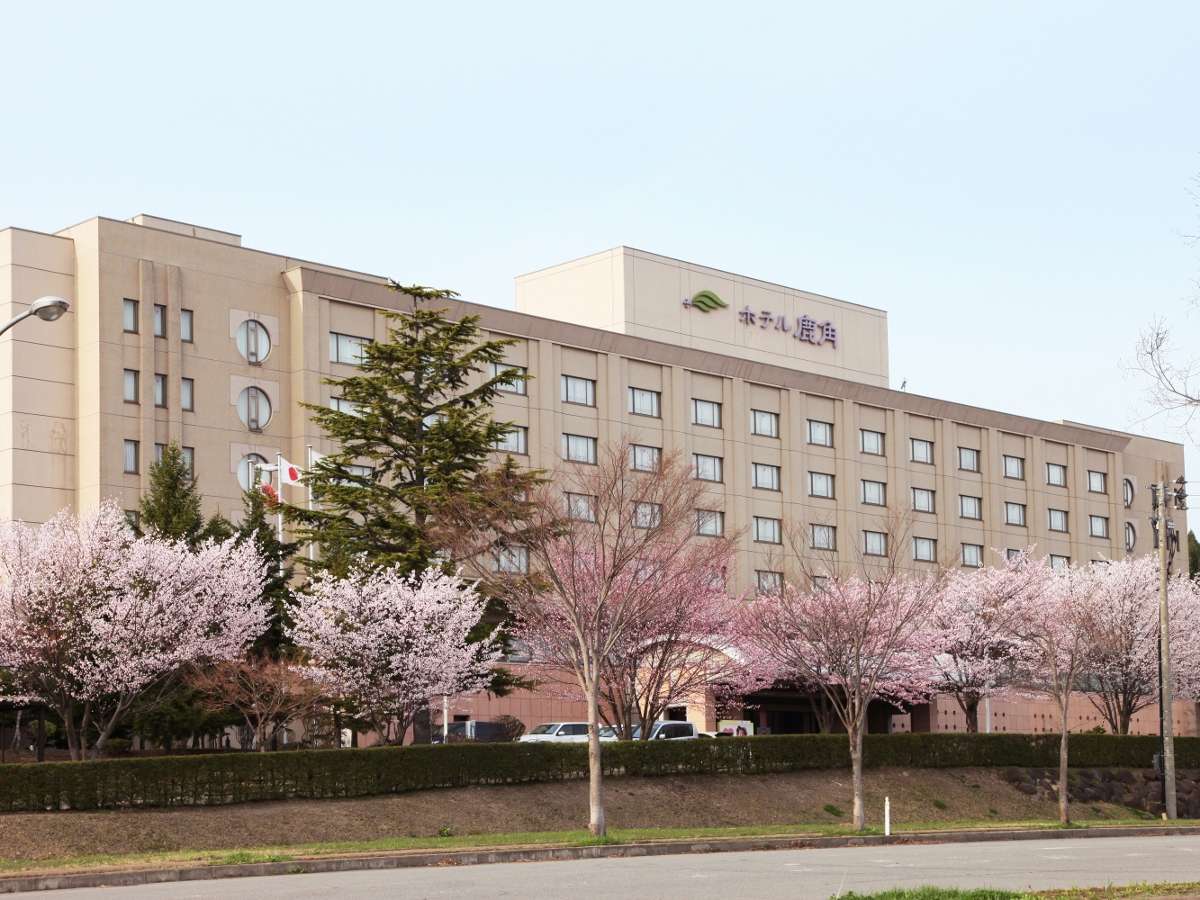 外観【桜の季節】ホテルの前には桜がいっぱい咲き誇ります。