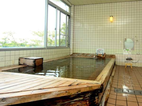開放感あふれる船形展望風呂～ゆっくり景色を見ながらご入浴くださいね～
