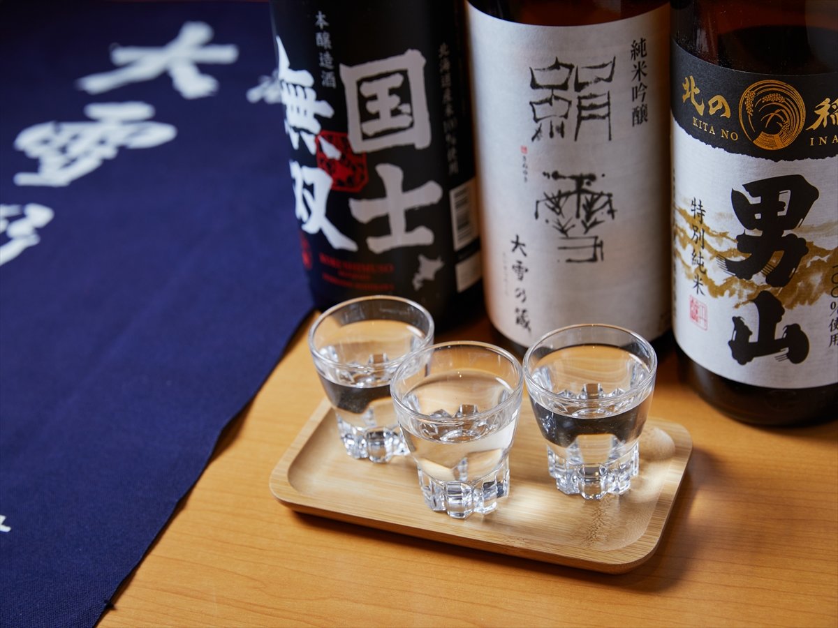 1階レストランは昼からはラウンジとして開放、旭川の日本酒も試飲できます！
