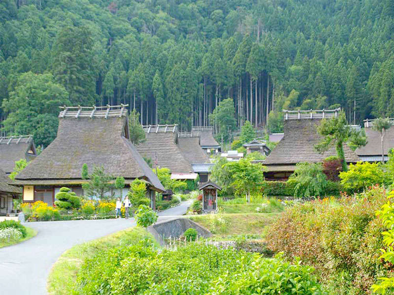 美山かやぶきの里は古き良き日本の里山風景を今に残す名所です