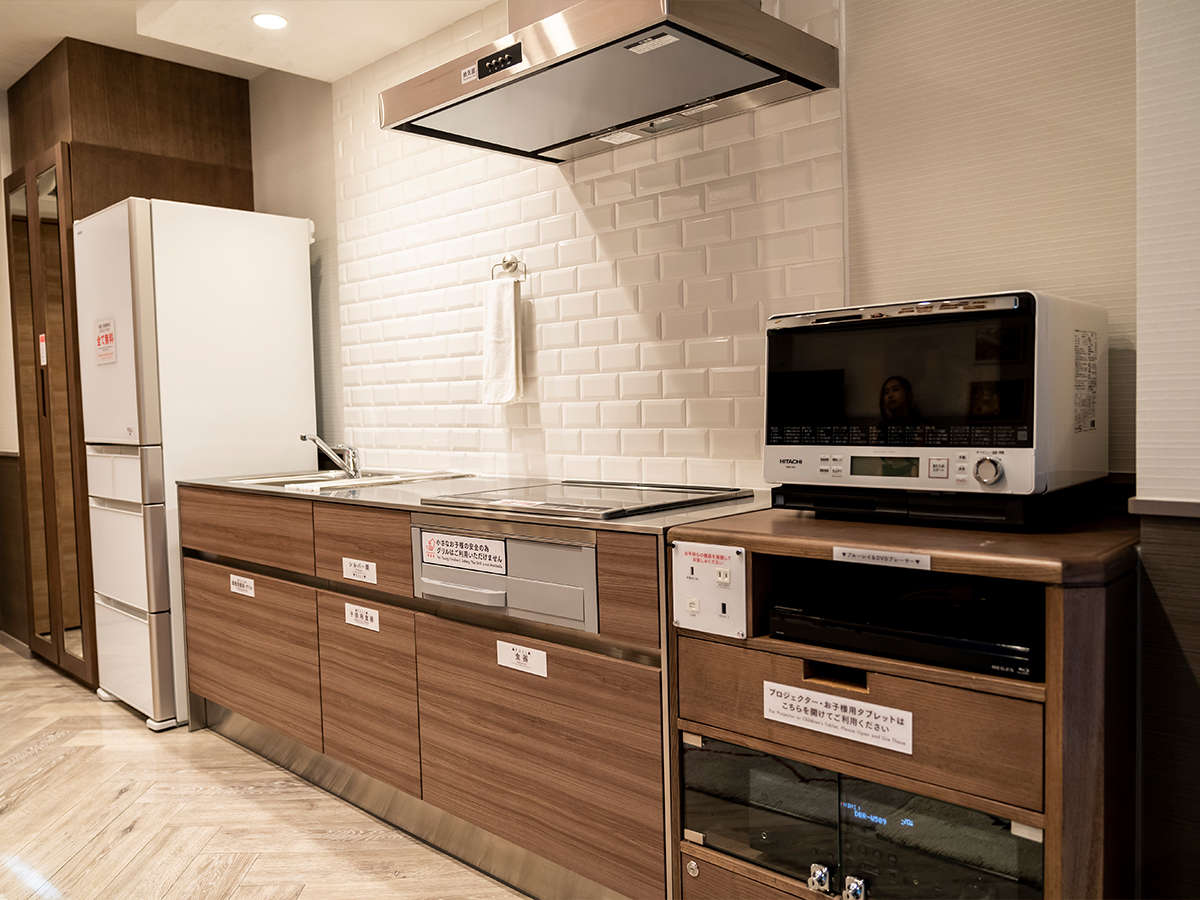 本格料理にも対応できる大型システムキッチンを完備。