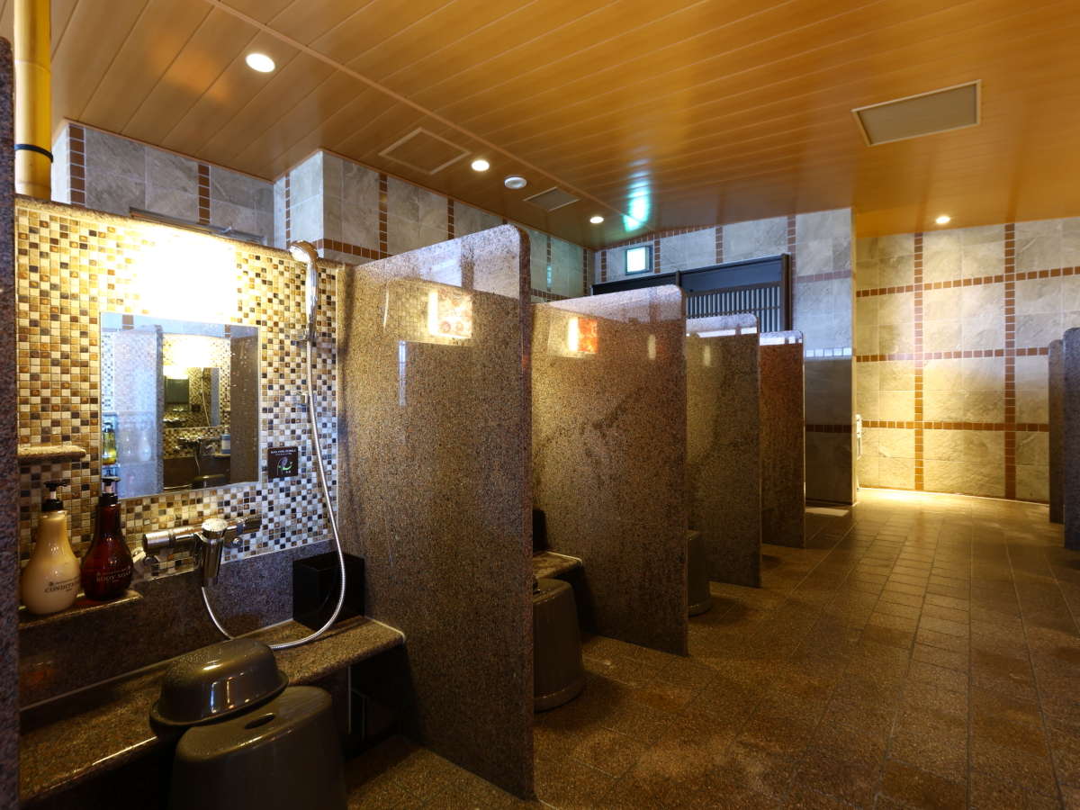 【天然温泉 加賀の宝泉 御宿 野乃 金沢】大浴場の洗い場