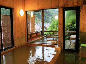 温泉津温泉で唯一の露天風呂◆いらかの湯◆夜11時にのれん替えがあります。朝８時半までご入浴可能です
